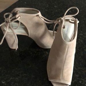 Kenneth Cole nude back lace sandals